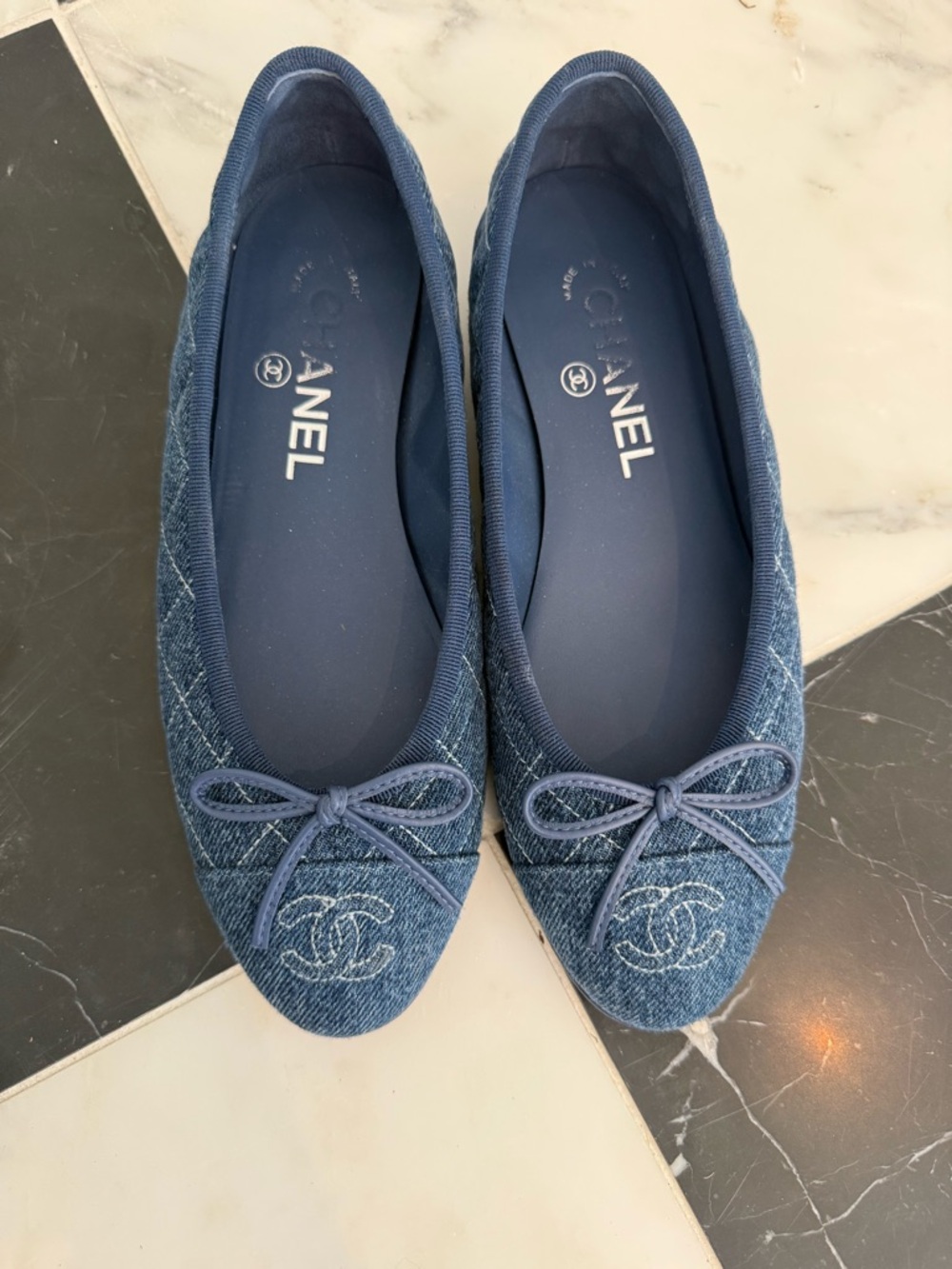 CHANEL Blue Quilted Denim Ballet Flats with Bow and Embroidered CC - Picture 2 of 5